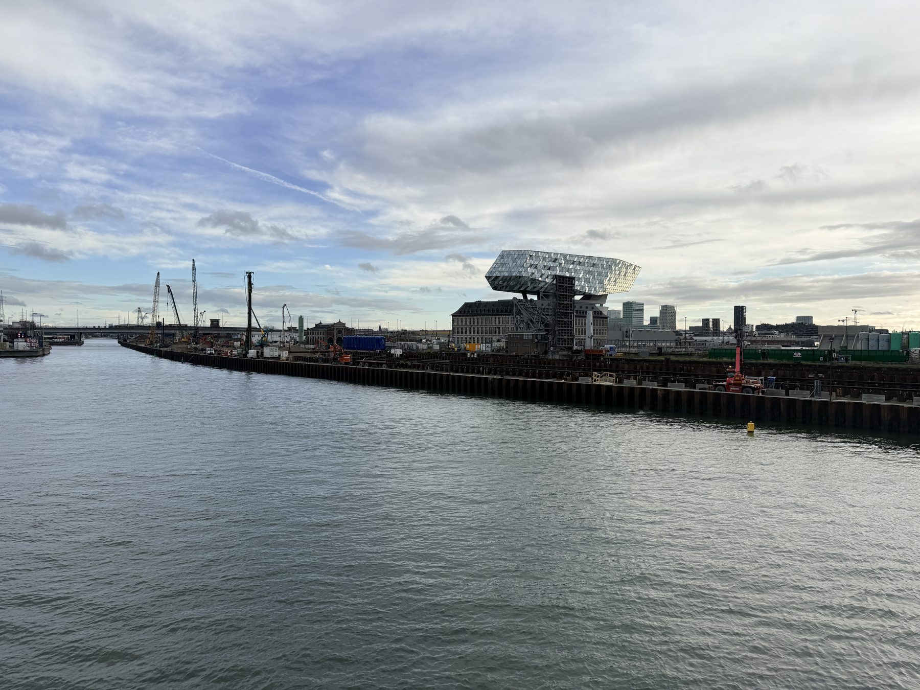 Antwerp port infrastructure used for HVL sea freight transports